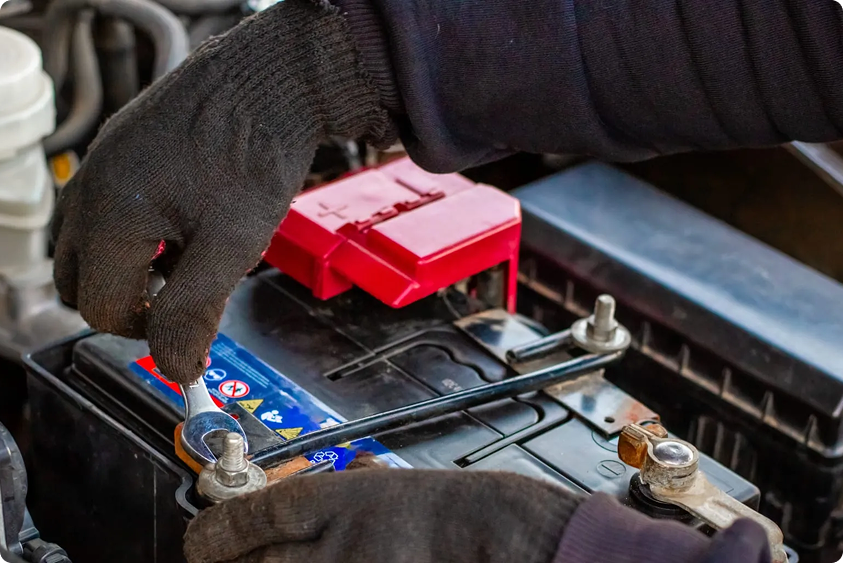 mechanic with black rubber gloves preparing to rem
